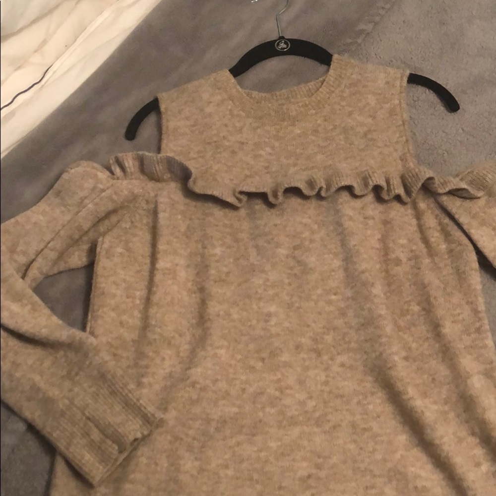 Cold shoulder - Cozy sweater